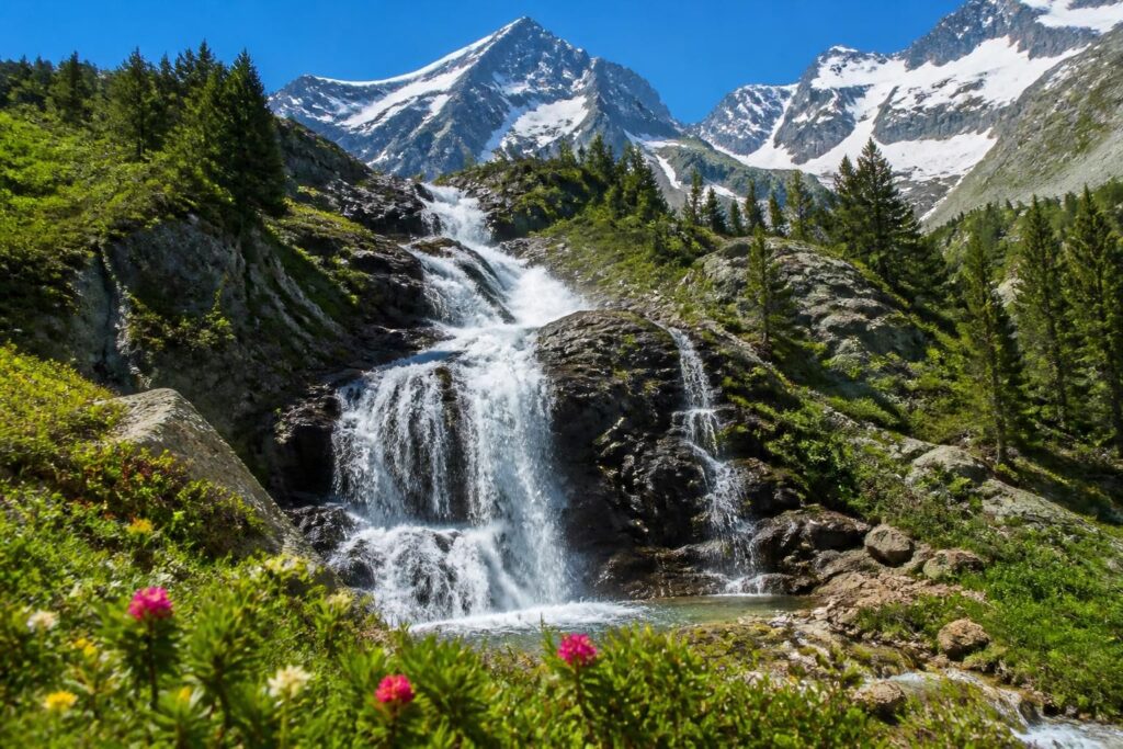 explorez la cascade d'arpenaz et admirez les paysages alpins spectaculaires pour une aventure nature inoubliable.