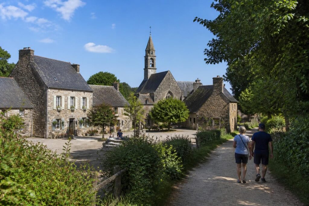 explorez le quillio, un charmant village français alliant nature préservée et riche patrimoine historique, idéal pour des découvertes authentiques.