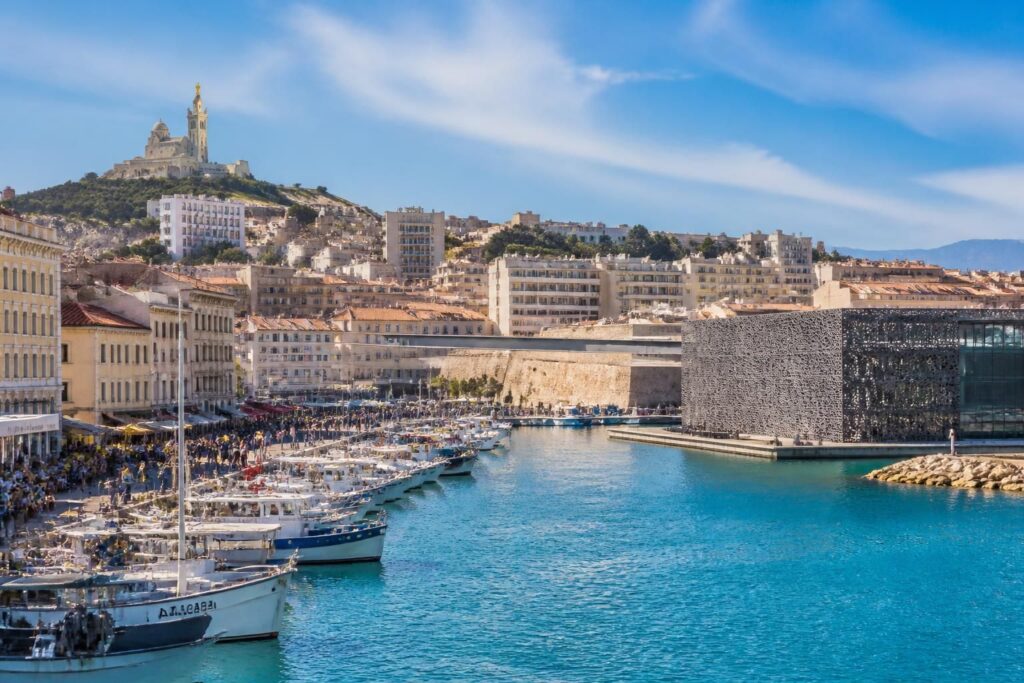 explorez marseille à travers ses sites incontournables et découvrez les trésors incontournables de cette ville dynamique et riche en histoire.